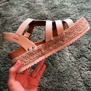 Soda platform sandals